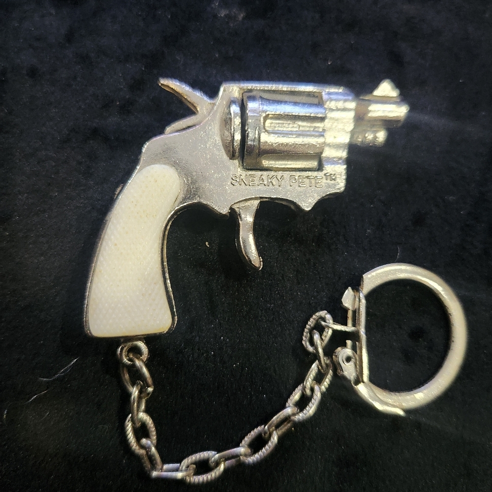 Vintage Revolver Toy Keychain Set - Silver with Brown & Cream Grips - Picture 3 of 5
